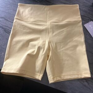 NWT Athleta Ultra High Rise Elation 7” Shorts citron
